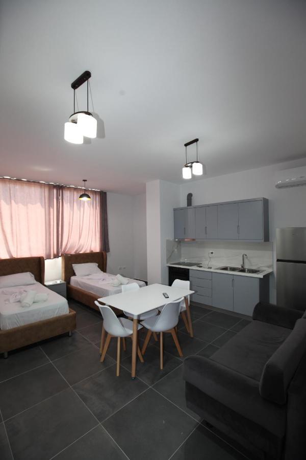 Deda Apartments Sarandë Exterior foto